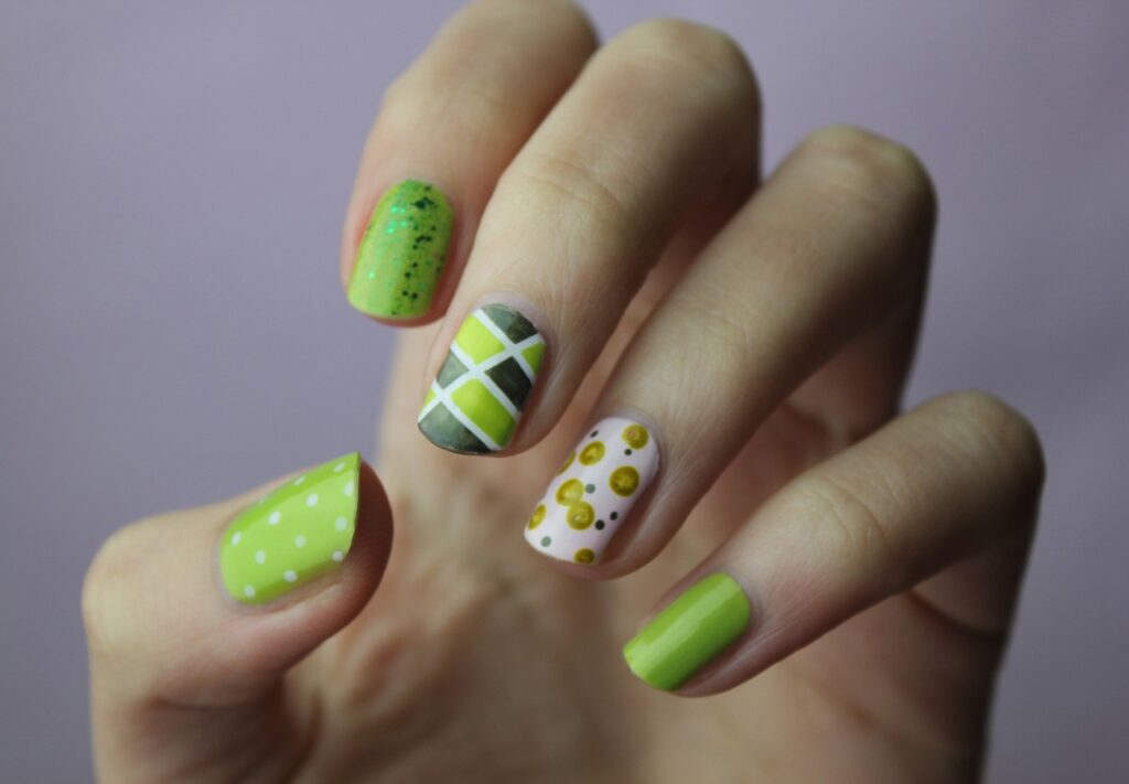 nail art, beautiful flowers, manicure-5653458.jpg